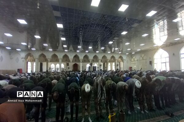 شرکت گسترده بسیجیان و رزمندگان در نماز جمعه کاشمر در اولین روز از هفته دفاع مقدس