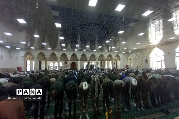شرکت گسترده بسیجیان و رزمندگان در نماز جمعه کاشمر در اولین روز از هفته دفاع مقدس