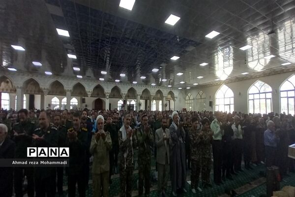 شرکت گسترده بسیجیان و رزمندگان در نماز جمعه کاشمر در اولین روز از هفته دفاع مقدس