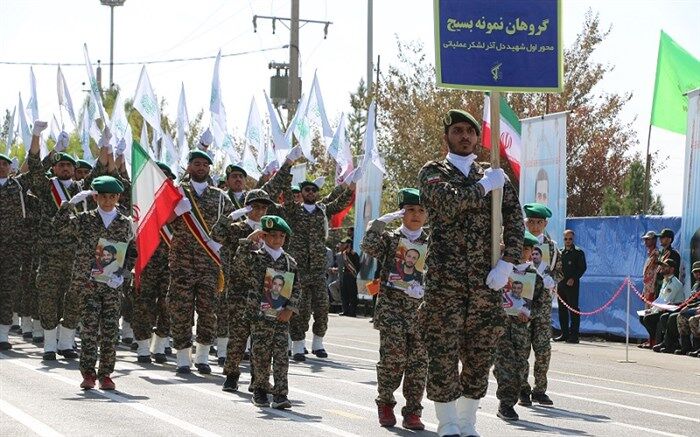 برپایی رژه حماسی نیروهای مسلح با شعار «ما متحدیم» در قم