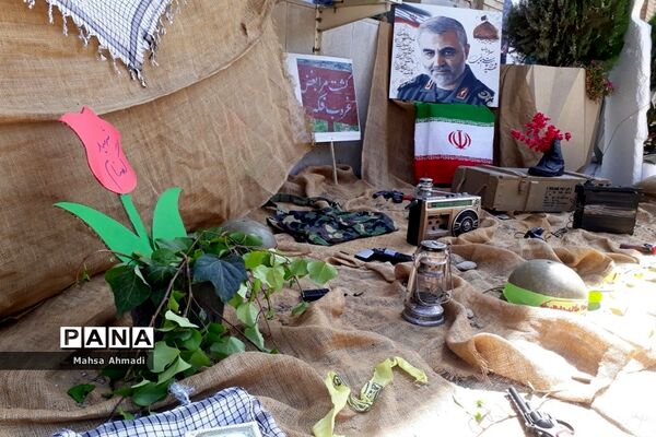نمایشگاه هفته دفاع‌مقدس در مصلی شهرستان رباط‌کریم