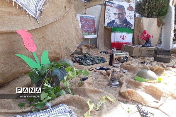 نمایشگاه هفته دفاع‌مقدس در مصلی شهرستان رباط‌کریم