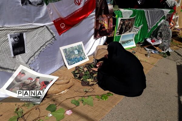 نمایشگاه هفته دفاع‌مقدس در مصلی شهرستان رباط‌کریم