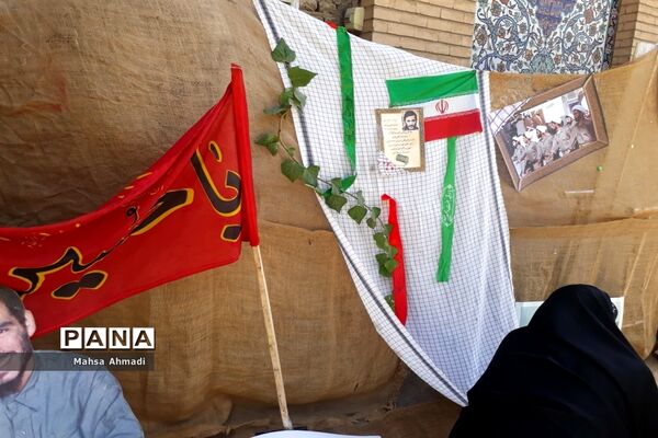نمایشگاه هفته دفاع‌مقدس در مصلی شهرستان رباط‌کریم