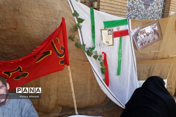 نمایشگاه هفته دفاع‌مقدس در مصلی شهرستان رباط‌کریم