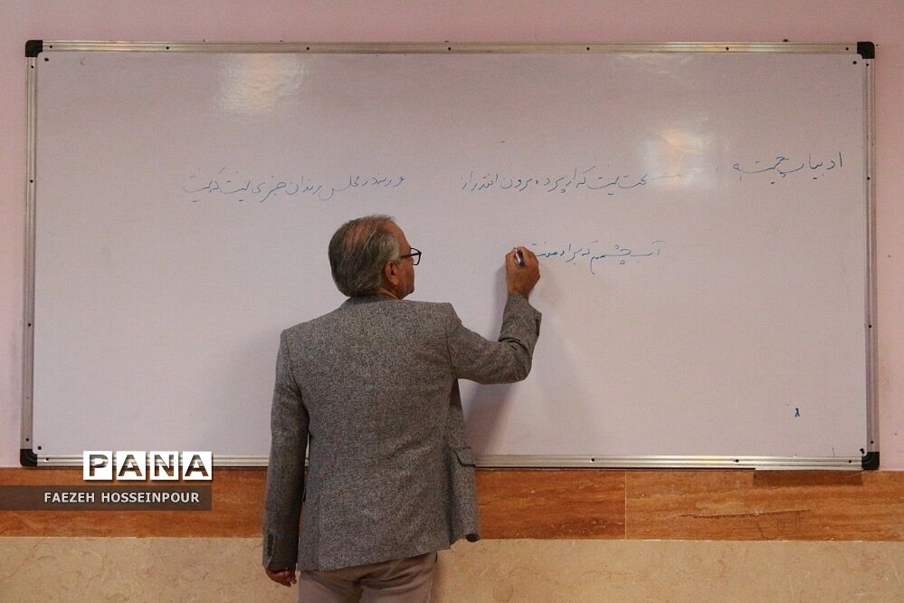 کلاس ادبیات فارسی در نشست تخصصی همراهان فصل صعود بهارستان‌2