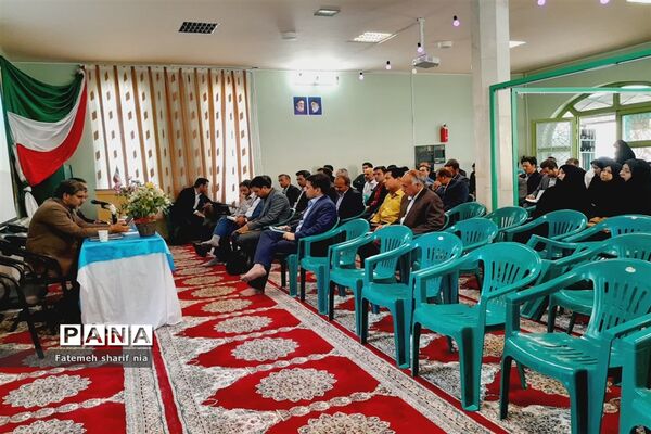 برگزاری همایش شمیم مهر ویژه مدیران مقطع ابتدایی در دبستان شهید هاشمی نژاد شهرستان کاشمر