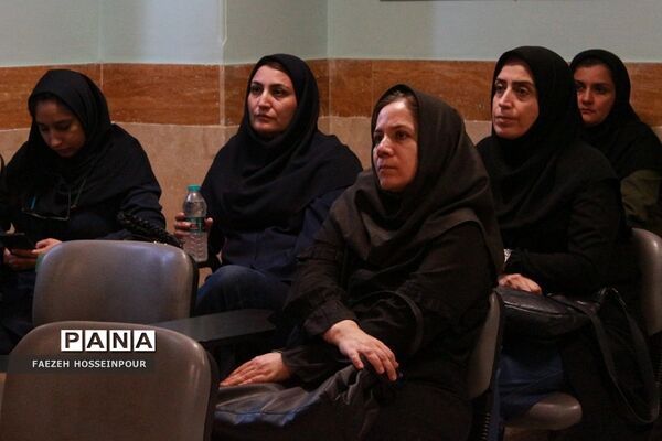 کلاس ریاضی و فیزیک در نشست تخصصی همراهان فصل صعود بهارستان‌2