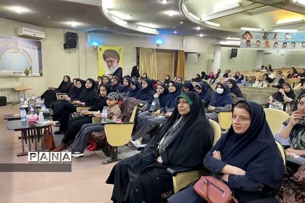 تجلیل از دانش‌آموزان برتر و خیرین مدرسه سما در قائمشهر
