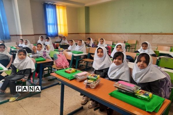 جشن شکوفه‌ها در مدارس صفادشت