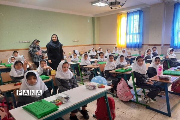 جشن شکوفه‌ها در مدارس صفادشت