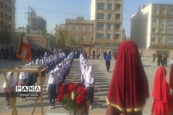 برگزاری جشن شکوفه‌ها همزمان با سراسر کشور در دبستان پورشهریاری ناحیه ۷