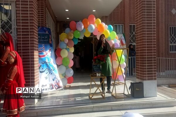 برگزاری جشن شکوفه‌ها همزمان با سراسر کشور در دبستان پورشهریاری ناحیه ۷
