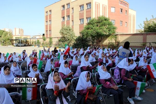 جشن شکوفه‌‌ها در دبستان آیت‌الله خامنه‌ای اسلامشهر