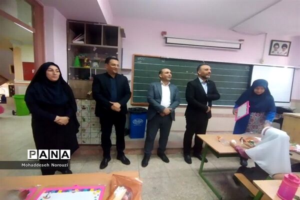 جشن شکوفه‌‌ها در دبستان آیت‌الله خامنه‌ای اسلامشهر