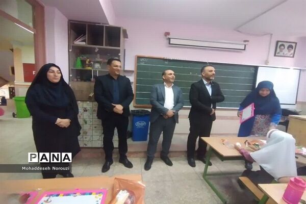 جشن شکوفه‌‌ها در دبستان آیت‌الله خامنه‌ای اسلامشهر
