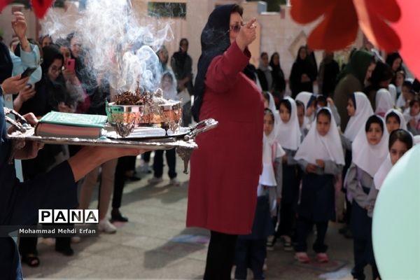 نواختن زنگ شکوفه‌ها در مدارس شهرستان آباده