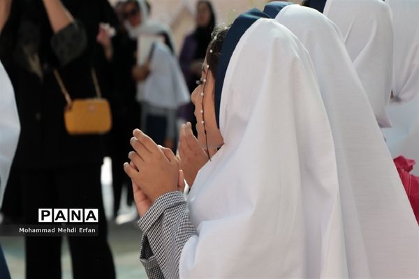 نواختن زنگ شکوفه‌ها در مدارس شهرستان آباده