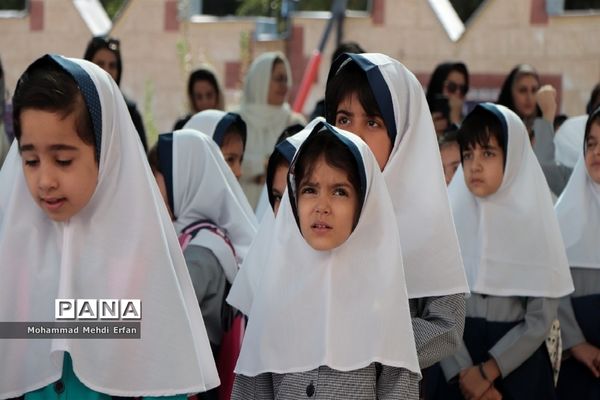 نواختن زنگ شکوفه‌ها در مدارس شهرستان آباده