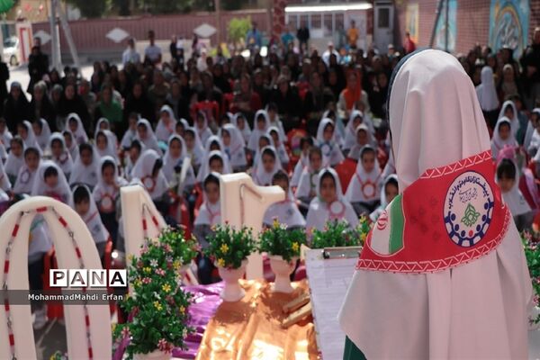 برپایی جشن شکوفه‌ها در دبستان 22 بهمن آباده