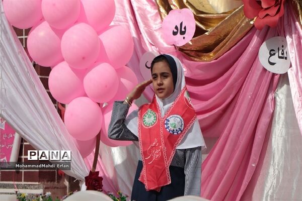 برپایی جشن شکوفه‌ها در دبستان 22 بهمن آباده