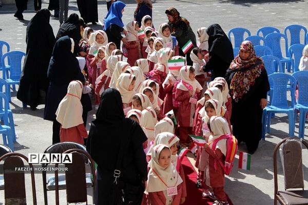 آیین جشن شکوفه‌ها در مدارس بهارستان‌2