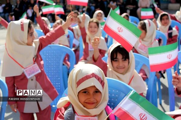 آیین جشن شکوفه‌ها در مدارس بهارستان‌2