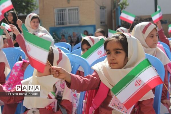 آیین جشن شکوفه‌ها در مدارس بهارستان‌2