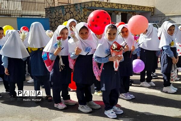 آیین جشن شکوفه‌ها در مدارس بهارستان‌2