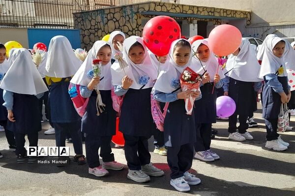 آیین جشن شکوفه‌ها در مدارس بهارستان‌2