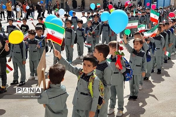 آیین جشن شکوفه‌ها در مدارس بهارستان‌2