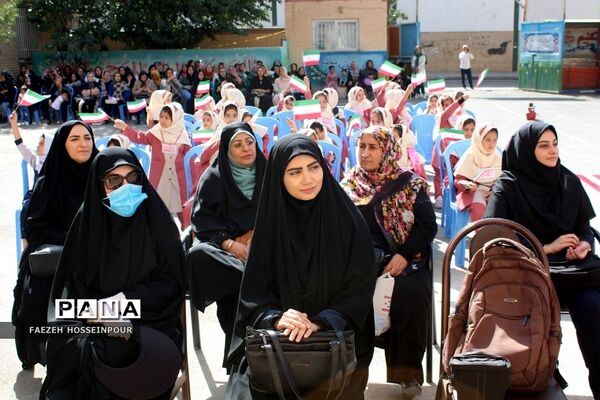 آیین جشن شکوفه‌ها در مدارس بهارستان‌2