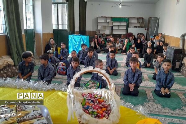جشن شکوفه‌ها در دبستان شهید بهروز قشقایی ناحیه ۳ شیراز