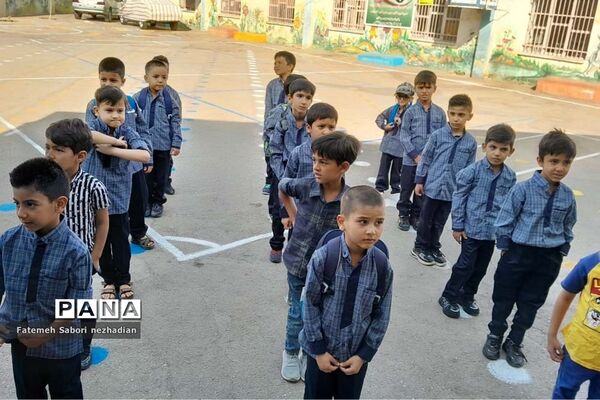 جشن شکوفه‌ها در دبستان شهید بهروز قشقایی ناحیه ۳ شیراز