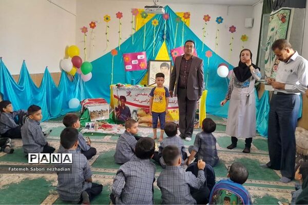 جشن شکوفه‌ها در دبستان شهید بهروز قشقایی ناحیه ۳ شیراز