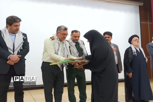 مراسم تجلیل از رزمندگان و خانواده شهدای دفاع مقدس شهرستان بهبهان