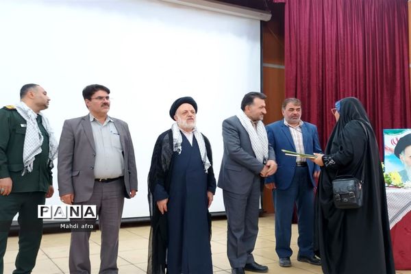 مراسم تجلیل از رزمندگان و خانواده شهدای دفاع مقدس شهرستان بهبهان