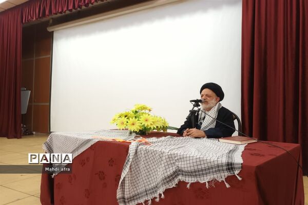 مراسم تجلیل از رزمندگان و خانواده شهدای دفاع مقدس شهرستان بهبهان