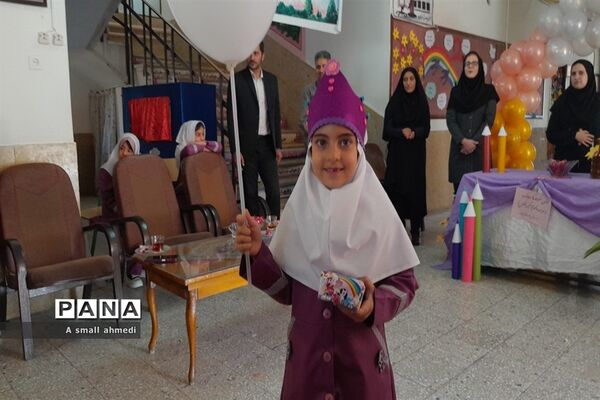 جشن شکوفه‌ها در دبستان بوستان شهرستان بن