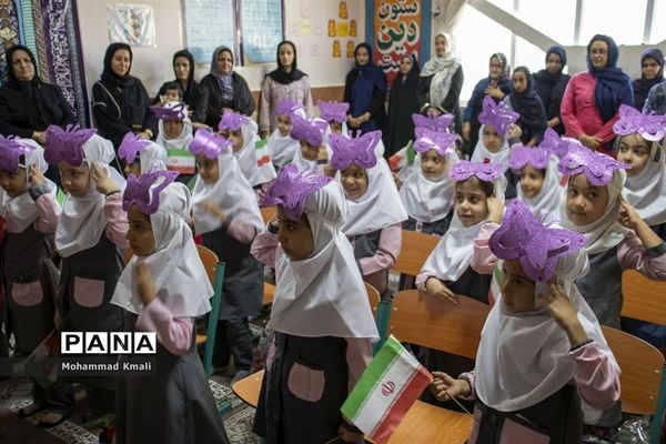 نواختن زنگ شکوفه‌ها در شهرستان محلات