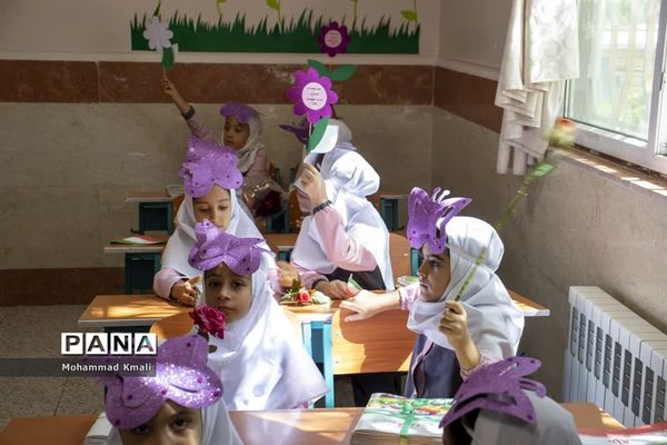 نواختن زنگ شکوفه‌ها در شهرستان محلات