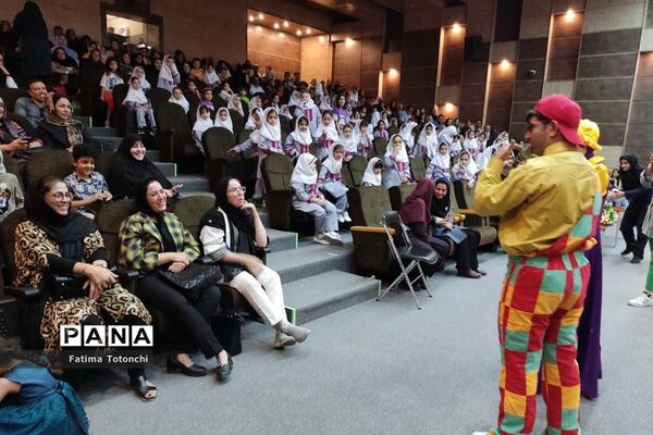 برگزاری جشن شکوفه‌های پایه اول دبستان دخترانه بعثت ناحیه ۳ شیراز در تالار سعدی