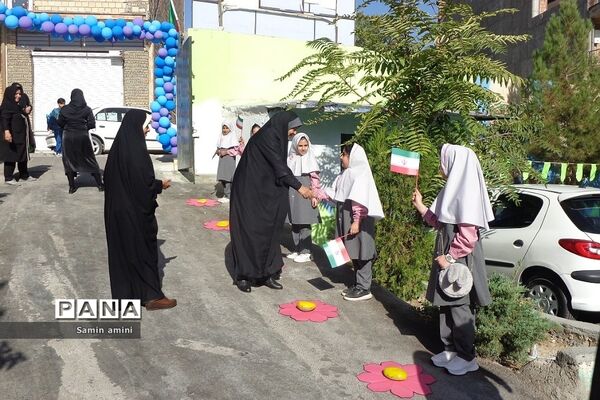 جشن شکوفه‌ها در مدارس رودهن