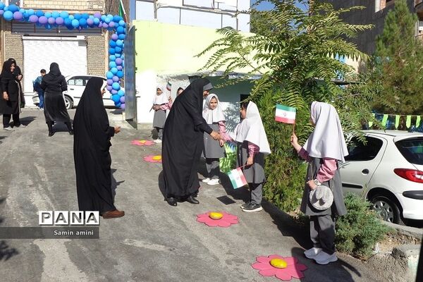 جشن شکوفه‌ها در مدارس رودهن