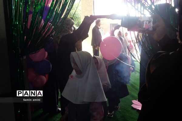 جشن شکوفه‌ها در مدارس رودهن