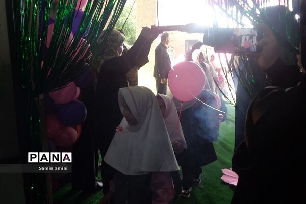 جشن شکوفه‌ها در مدارس رودهن