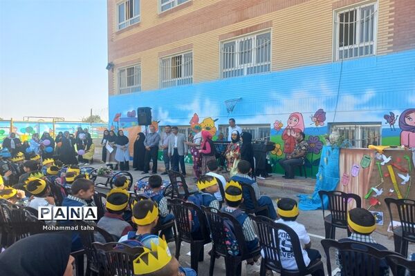 جشن شکوفه‌ها برای ورود کلاس اولی ها در دبستان پسرانه الجواد