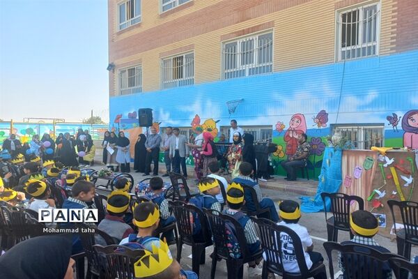 جشن شکوفه‌ها برای ورود کلاس اولی ها در دبستان پسرانه الجواد