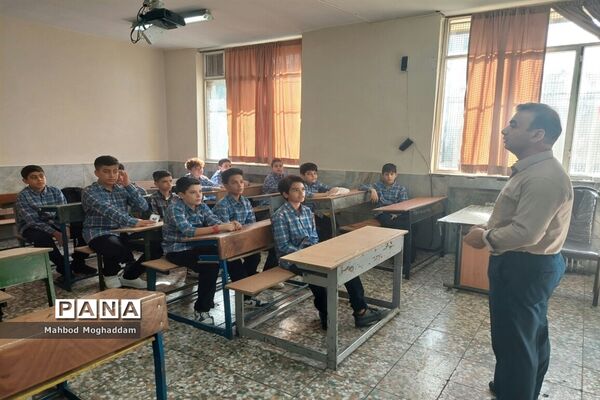 برگزاری جشن جوانه‌ها در دبیرستان شیخ فضل‌الله نوری منطقه ۱۳