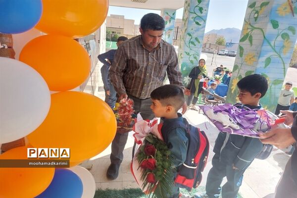 جشن شکوفه‌ها در مدرسه ابوعلی‌سینا شهرستان فیروزکوه